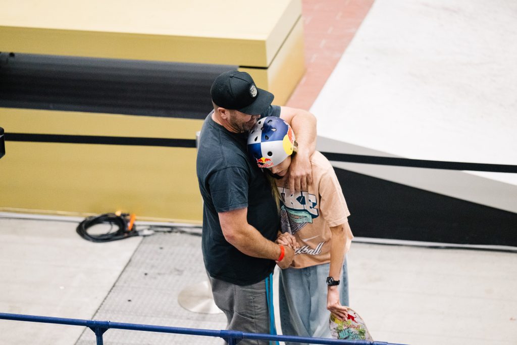 涙の女子決勝と讃えあう男子決勝「ワールドスケートボードストリート